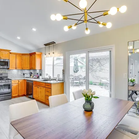 Idyllic Tustin Home With Private Patio And Grill